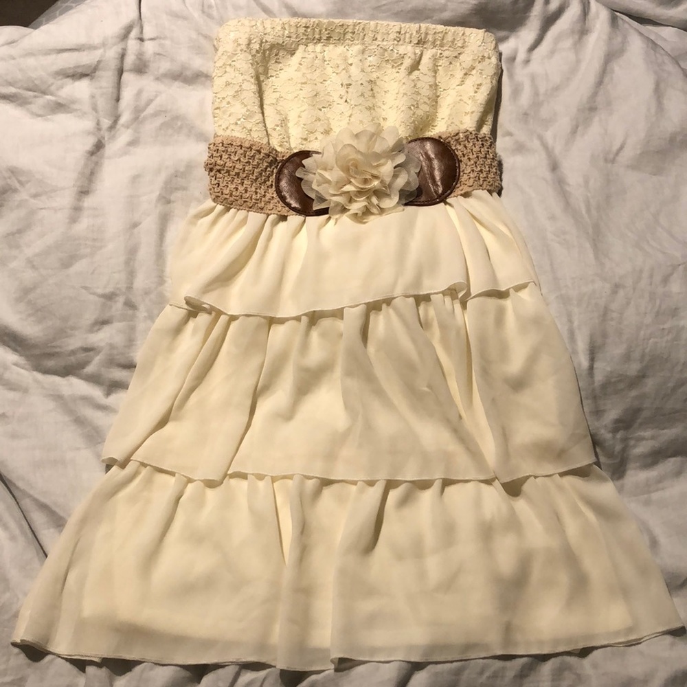 🛍 Cream strapless dress